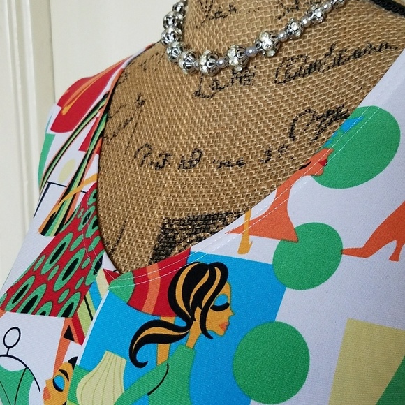 Chic women shopping graphic print top mid length sleeves Small EUC - Picture 4 of 7